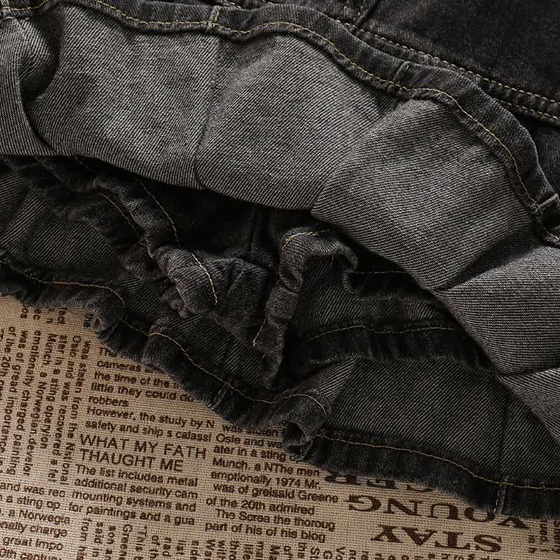 Haut court avec lettres étoilées et jupe en jean ceinturée