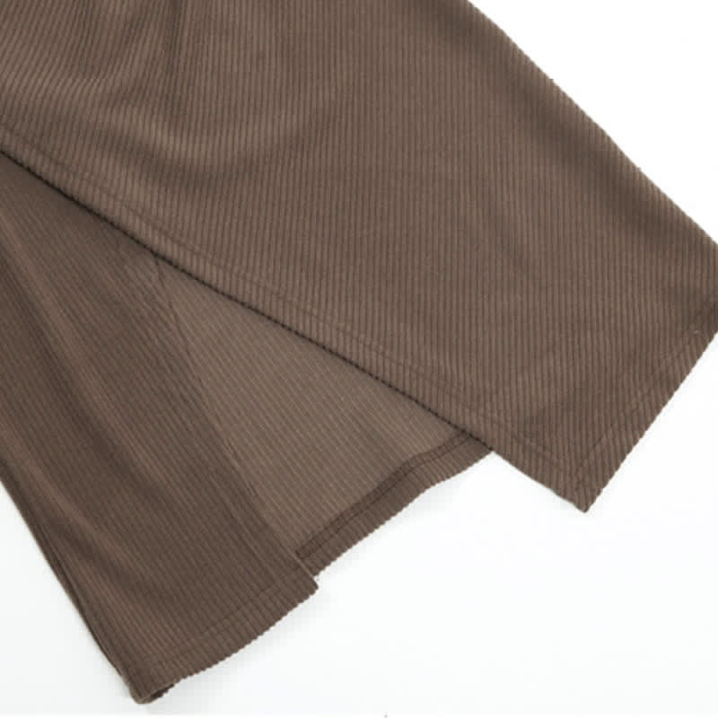 Elegantes Unterkleid mit gekreuztem Strickpullover, Rüschen und Schlitz