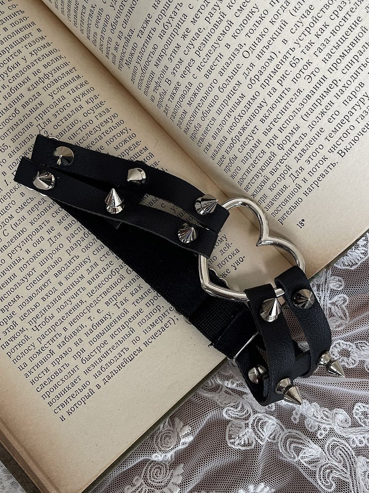 Ring and Decoration Studs Loop Leg Heart Black With