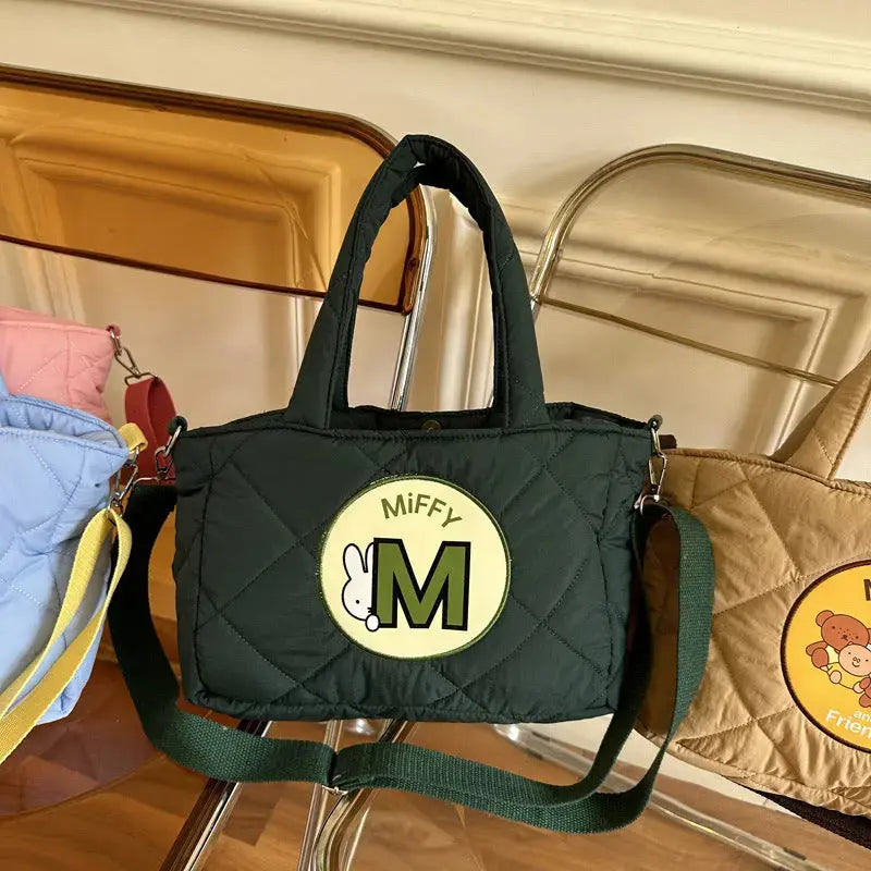 Tasche mit Hasenstickerei