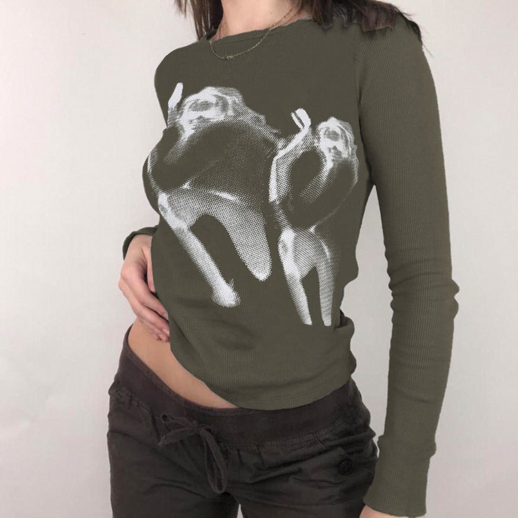 grünes, langärmliges Oberteil mit Aufdruck