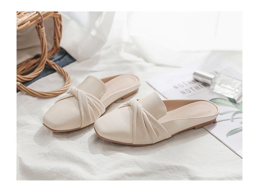 Flat Loafer Twisted Mules