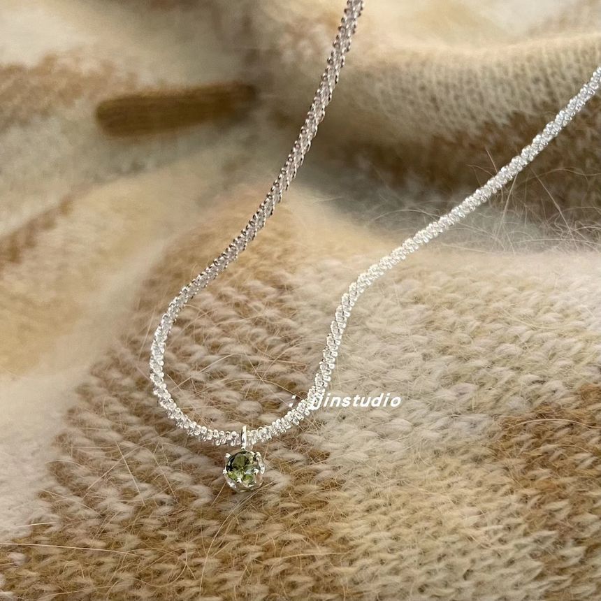 Collier avec pendentif en strass