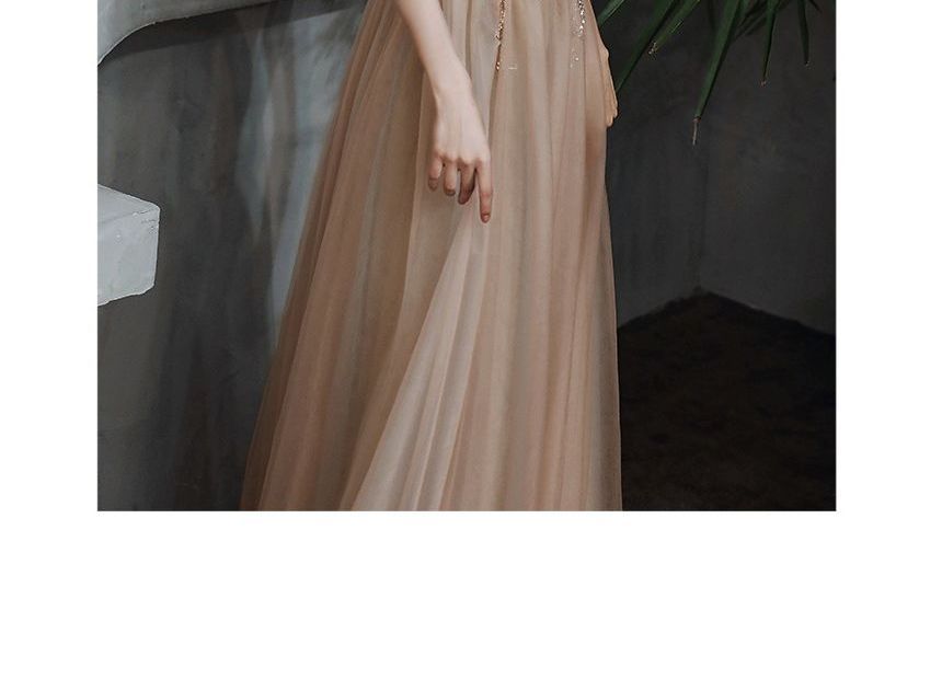 Robe de soirée trapèze à bretelles spaghetti et paillettes