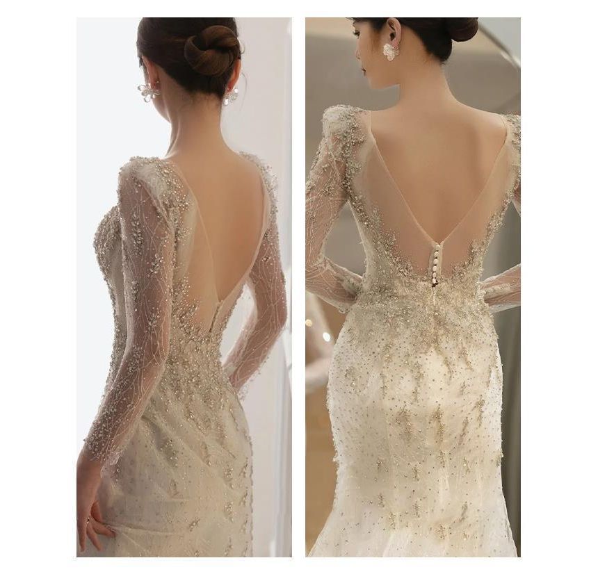 Robe de mariée moulante à manches longues et dos ouvert avec strass