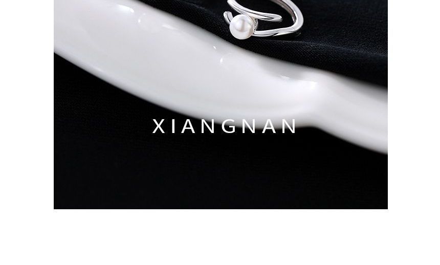 Boucles d'oreilles créoles superposées en argent sterling avec fausses perles
