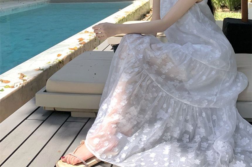 Robe d'été mi-longue fleurie à licou