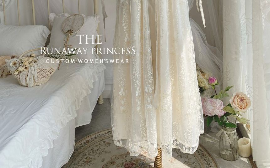 Robe trapèze longue en dentelle à manches 3/4 et col en V avec ceinture nouée