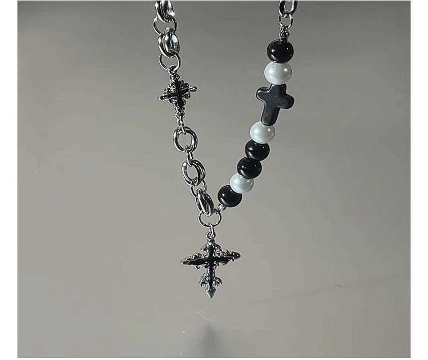 Collier en alliage avec pendentif en croix et fausses perles