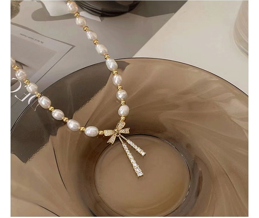 Collier ras du cou en alliage avec pendentif en strass et fausses perles