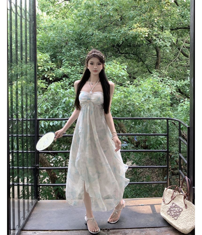 Robe d'été mi-longue asymétrique à fleurs et col licou