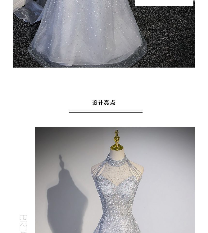 Robe de soirée trapèze sans manches à col montant et à perles unies