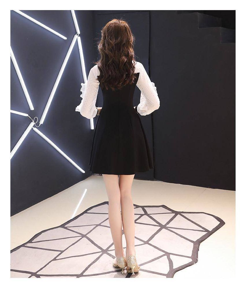 Robe trapèze courte à volants et manches bouffantes en deux pièces à double boutonnage