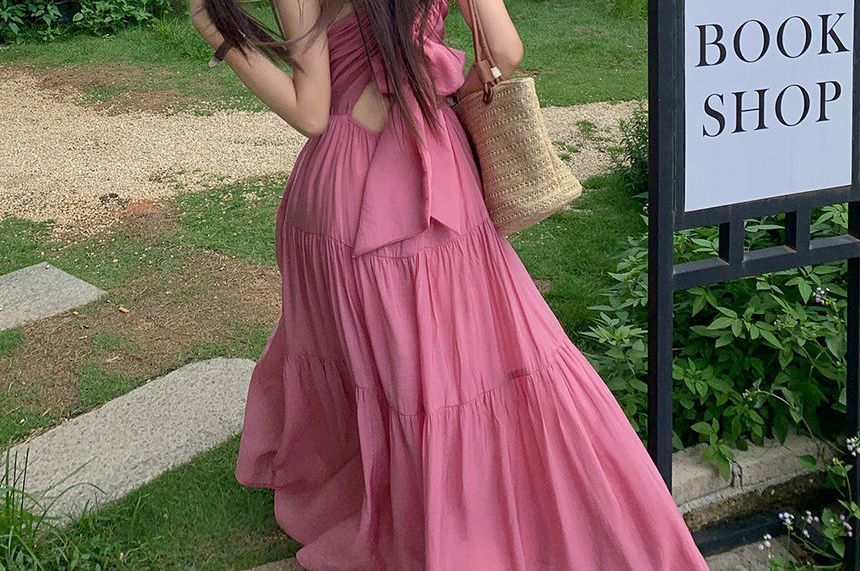 Robe longue unie sans manches avec nœud dans le dos