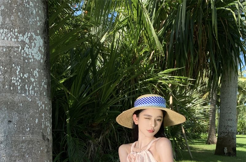 Robe longue d'été à bretelles spaghetti et col en nœud avec fronces florales