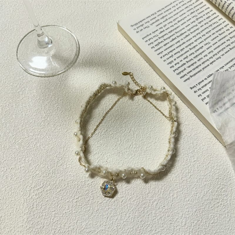 Alloy Rhinestone Layered Yarn Choker