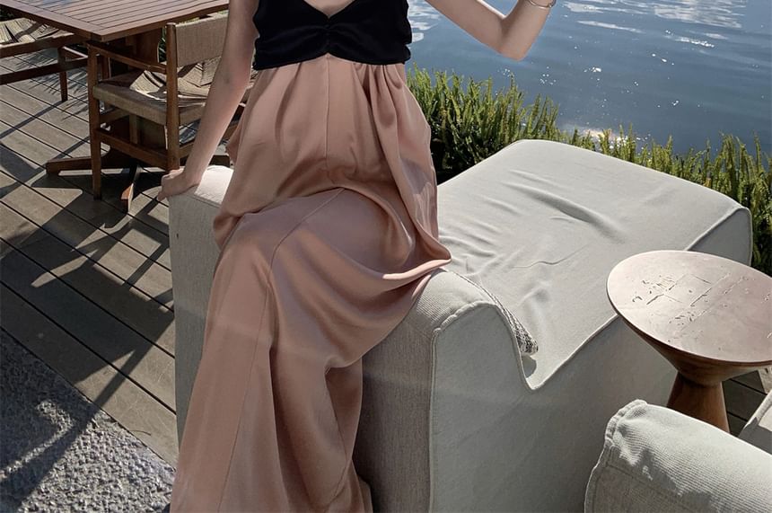 Robe midi à empiècements et bretelles spaghetti A