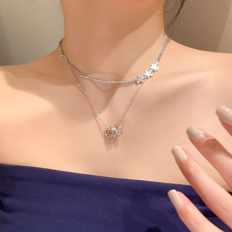 Collier ras du cou en alliage superposé avec pendentif en forme d'étoile