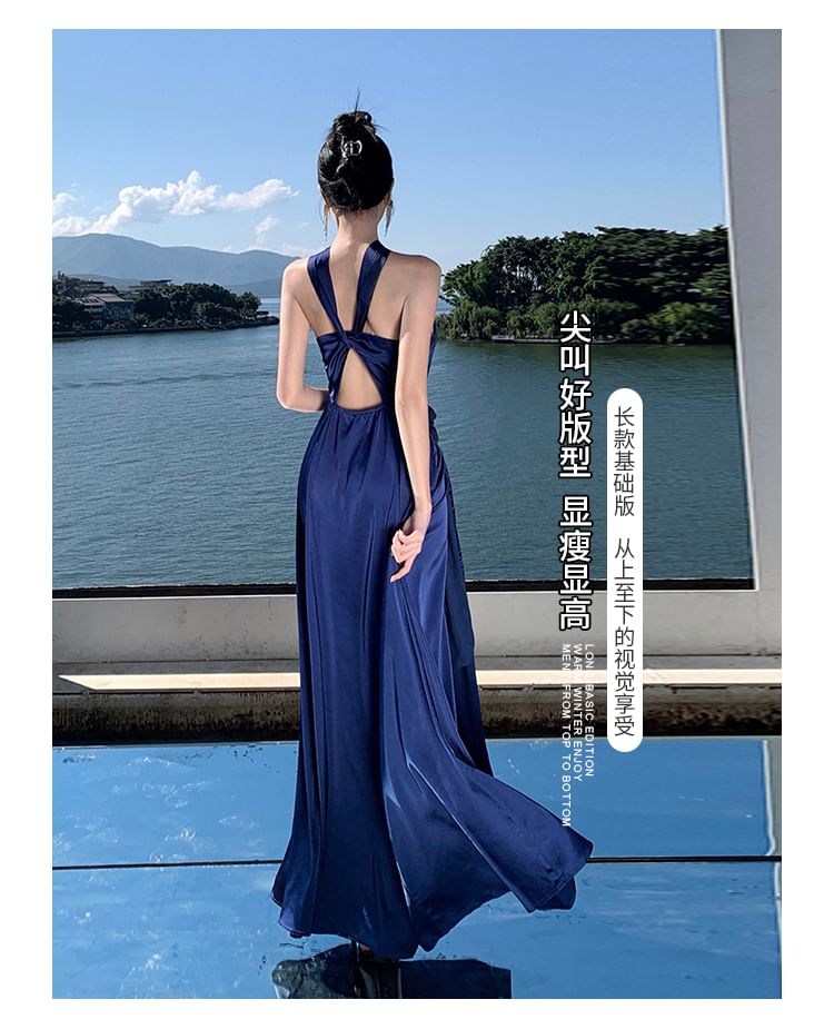 Robe longue trapèze unie à col licou