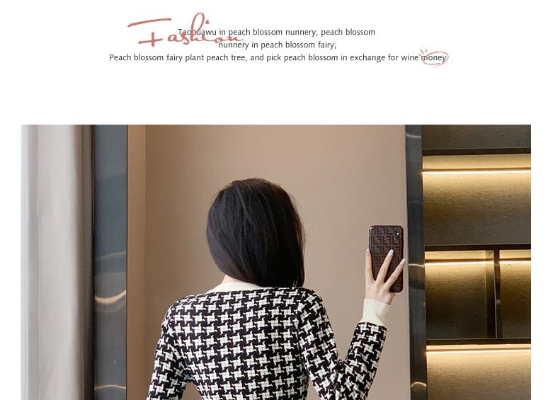 Robe fourreau courte en tricot à motifs et col ras du cou à manches longues