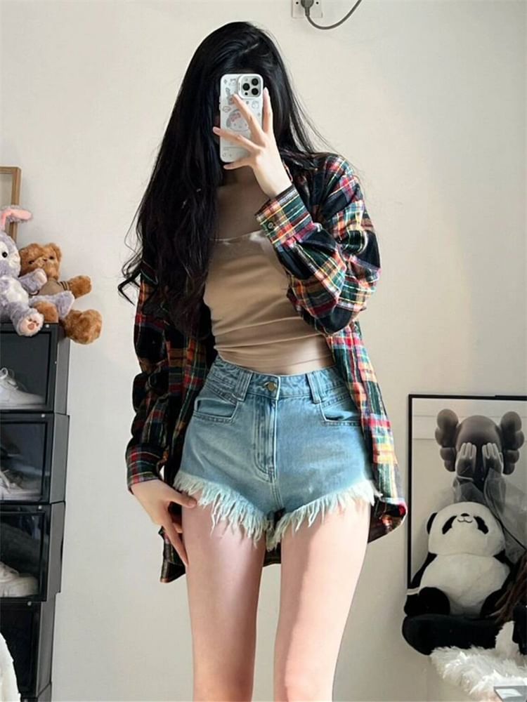 Short en jean délavé à franges taille haute