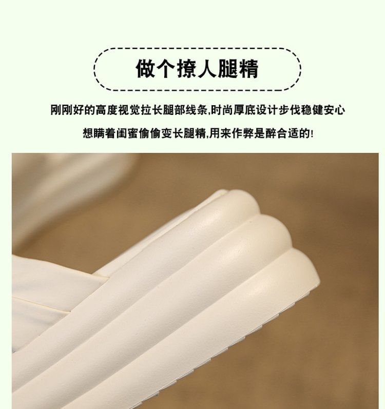 Sandalen mit Plateausohle und überkreuzten Riemen