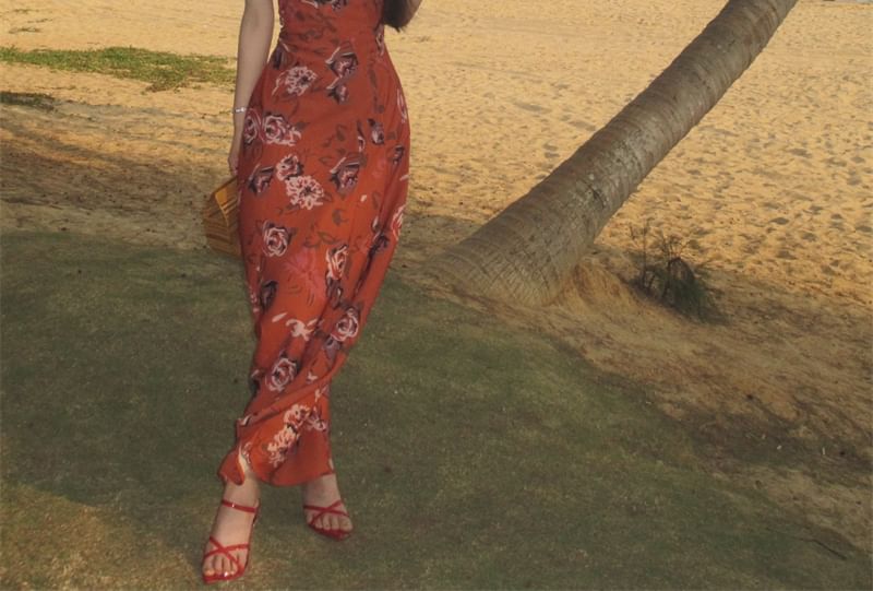 Robe d'été mi-longue à imprimé floral et bretelles à volants