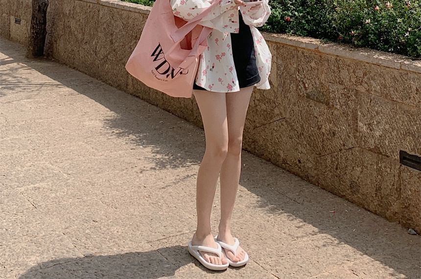 Chemise à col fleuri