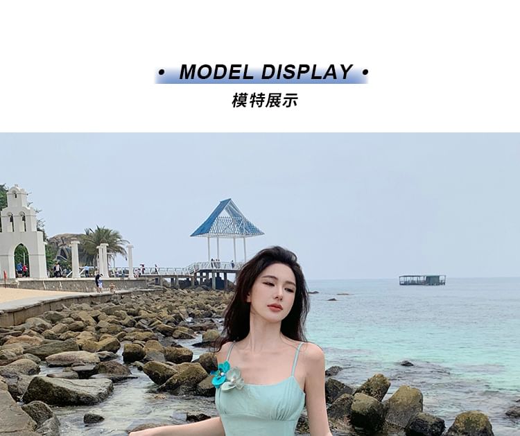 Robe d'été longue unie à bretelles spaghetti et détails fleuris