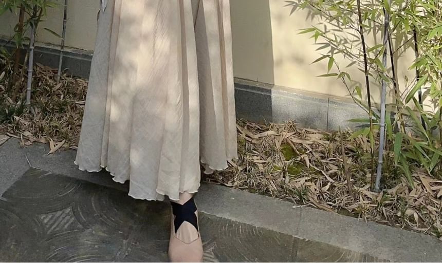 Ensemble : haut asymétrique uni à manches coudées et col ras du cou + jupe trapèze longue unie taille haute