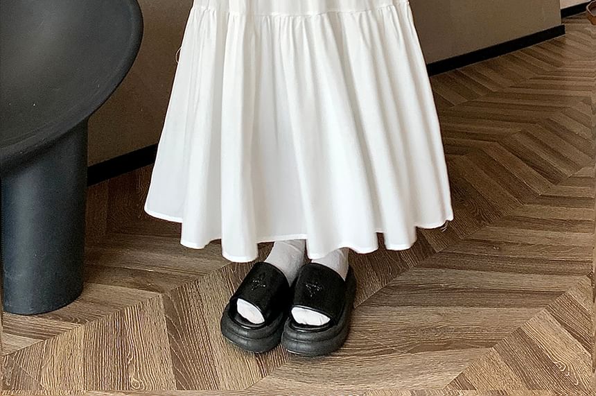 Einfarbiger Midirock in A-Linie mit hoher Taille und Rüschen