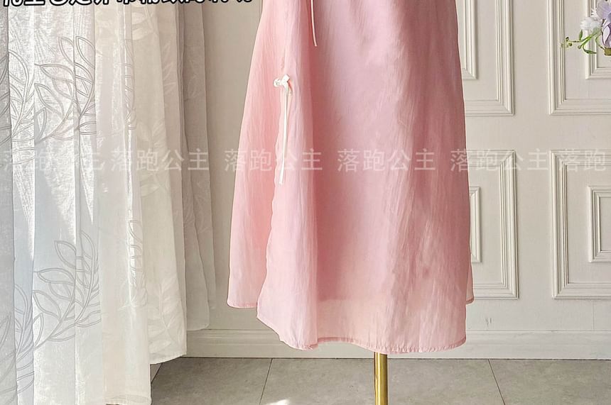 Ensemble : chemisier brodé de fleurs à manches coudées + jupe trapèze longue unie à taille haute