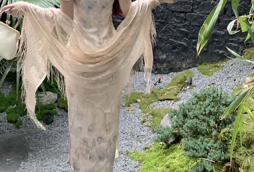 Qipao longue à manches courtes et fente latérale à fleurs