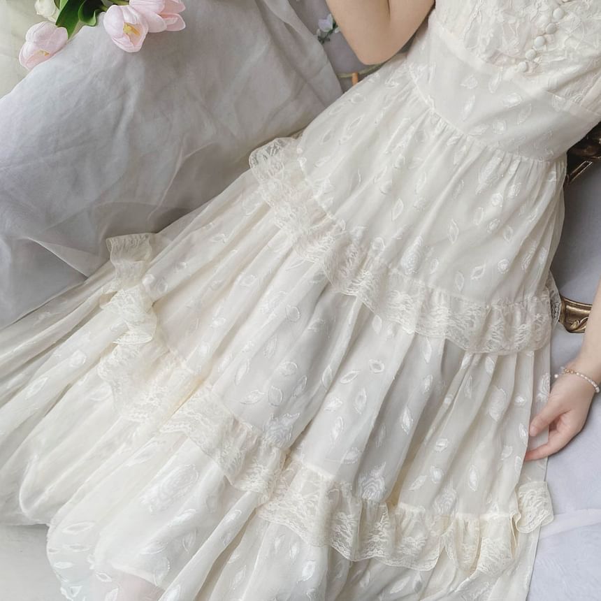 Robe trapèze longue à manches courtes et col carré avec bordure en dentelle à motifs