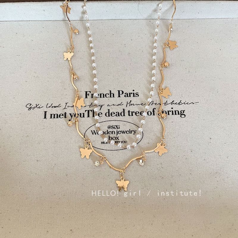 Collier ras du cou en alliage de fausses perles à plusieurs couches avec papillon