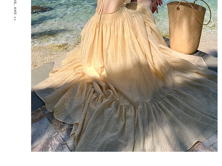 Bretelles spaghetti et ourlet à volants uni A