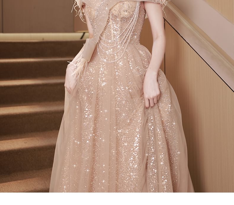 Robe de soirée trapèze sans manches à épaules dénudées et à franges en maille pailletée