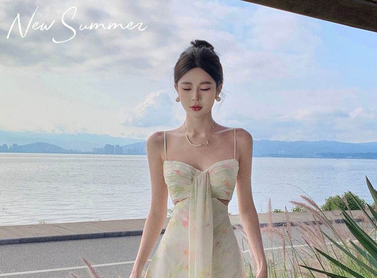 Robe trapèze longue à bretelles spaghetti et imprimé floral