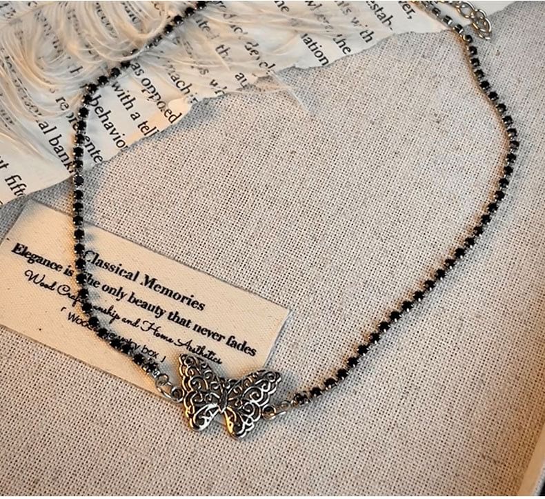 Tour de cou en perles papillon