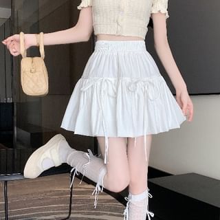 Balletcore Mini A uni avec taille élastique et nœud