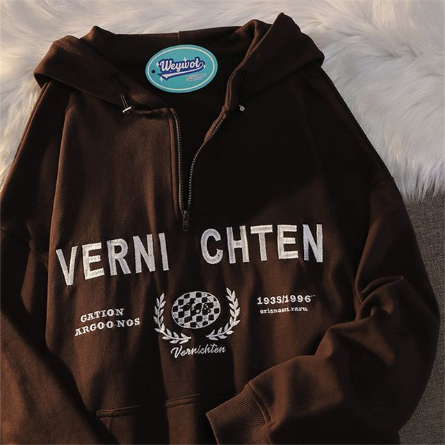 Lettre brodée à moitié