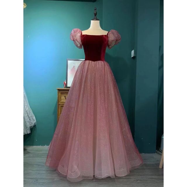 Robe de soirée trapèze pailletée à col carré