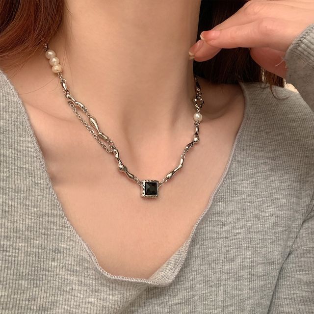 Collier ras du cou en alliage superposé avec pendentif en faux cristal