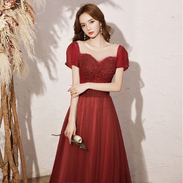 Robe de cocktail/robe de soirée trapèze à manches courtes et col rond en maille pailletée