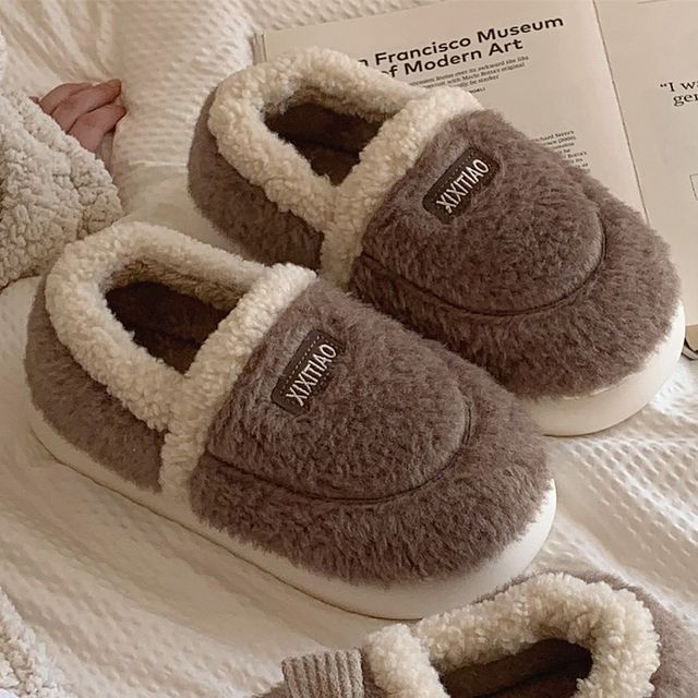 Chaussons moelleux avec nœud