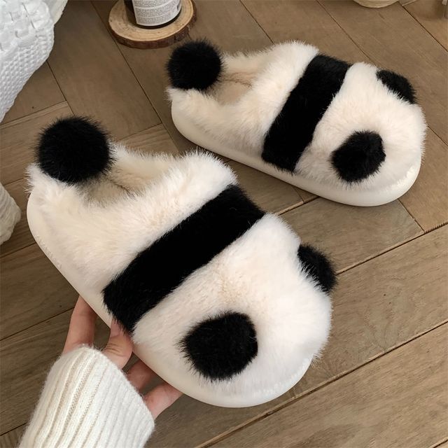 Chaussons en peluche panda