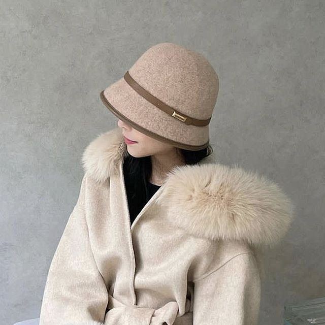 Chapeau cloche à bordure contrastante