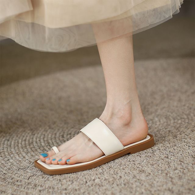 Slide Toe Loop Flat Sandals