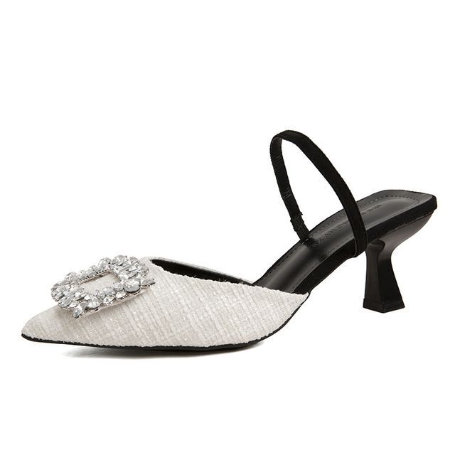 Sandales pointues à talon chaton et strass