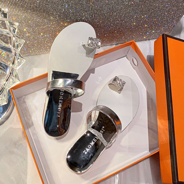 Sandales à enfiler avec boucle d'orteil et strass